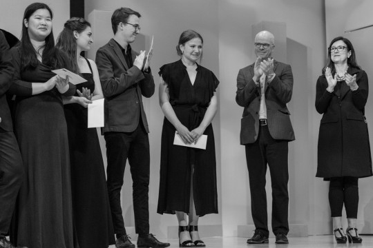Lysandre Ménard (au centre), accompagnée de boursiers de la Fondation et de Lucie Lecler, présidente de la Fondation et de Robert Cummins, secrétaire de la Fondation